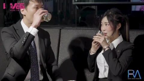 Chuốc say nữ đối tác xinh đẹp rồi địt cả đêm trong khách sạn