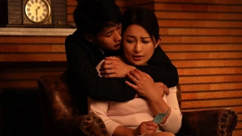 Bố mất sớm con trai hẹn hò cùng người mẹ kế vú to